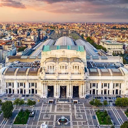 Duomo - Jacuzzi E Terrazzo - Cinema - Free Parking - Gym ميلان