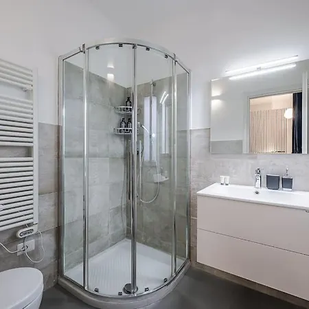 Duomo - Jacuzzi E Terrazzo - Cinema - Free Parking - Gym ヴィラ