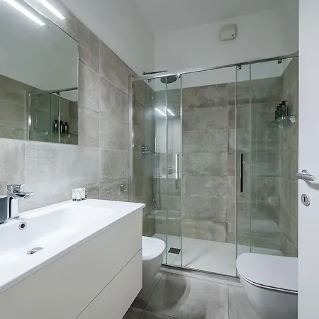 Duomo - Jacuzzi E Terrazzo - Cinema - Free Parking - Gym ヴィラ
